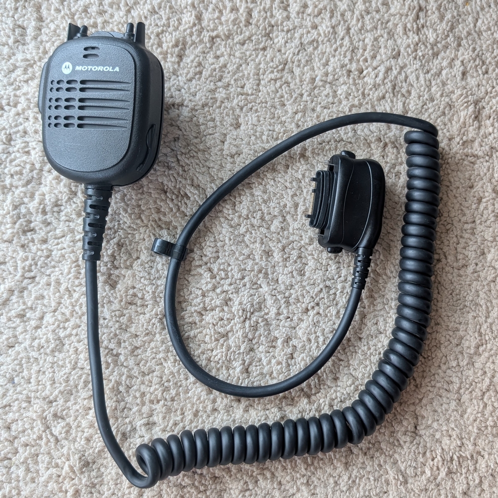 NNTN5208B Motorola Heavy Duty Speaker Microphone EUC